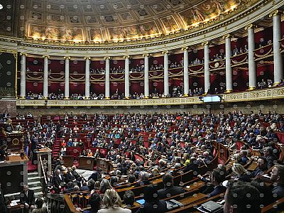 Френските депутати се събраха, за да гласуват дали да включат правото на аборт в конституцията
