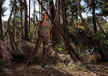 Нова снимка на Алисия Викандер като Лара Крофт в Tomb Raider