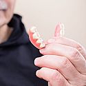 Започва тестването на първото в света лекарство за израстване на зъби